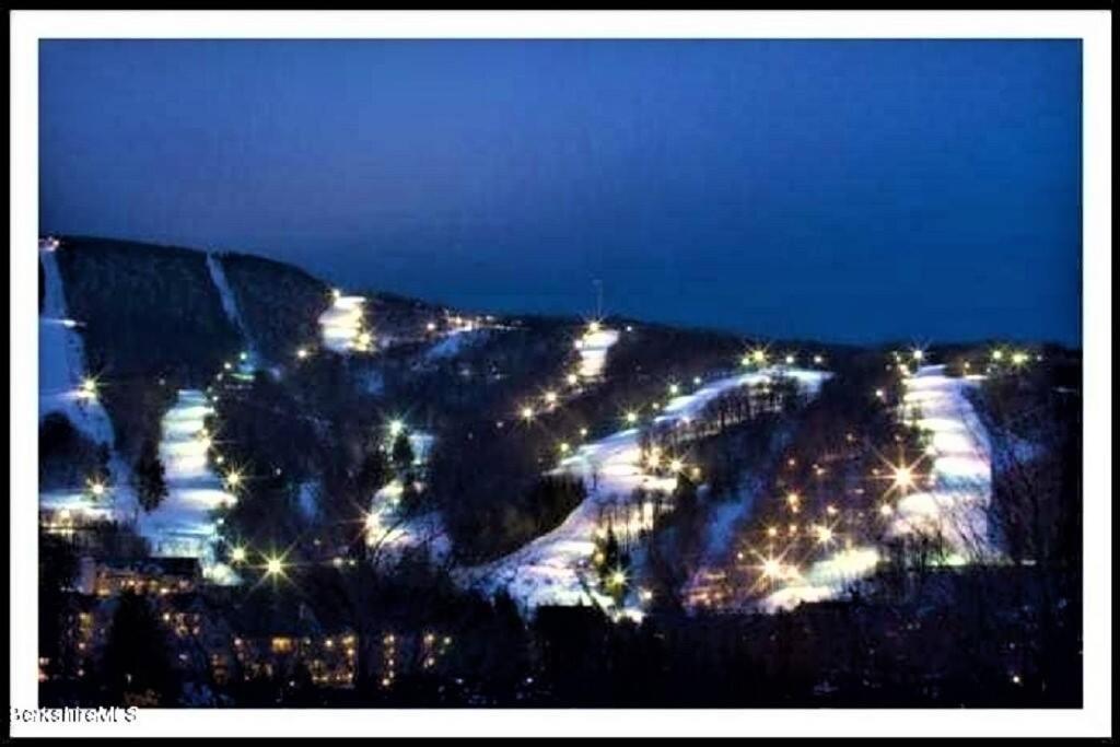 Spacious 3Br 3Ba Sleeps 8 Ski On Off Jiminy Mountain Resort Hancock Bagian luar foto